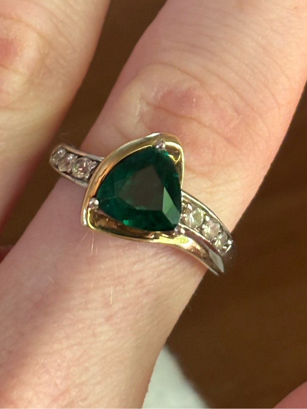 925 Silver & 10K Gold Two Tone Simulated Emerald Diamond Ring Sz 7 - Picture 4 of 10
